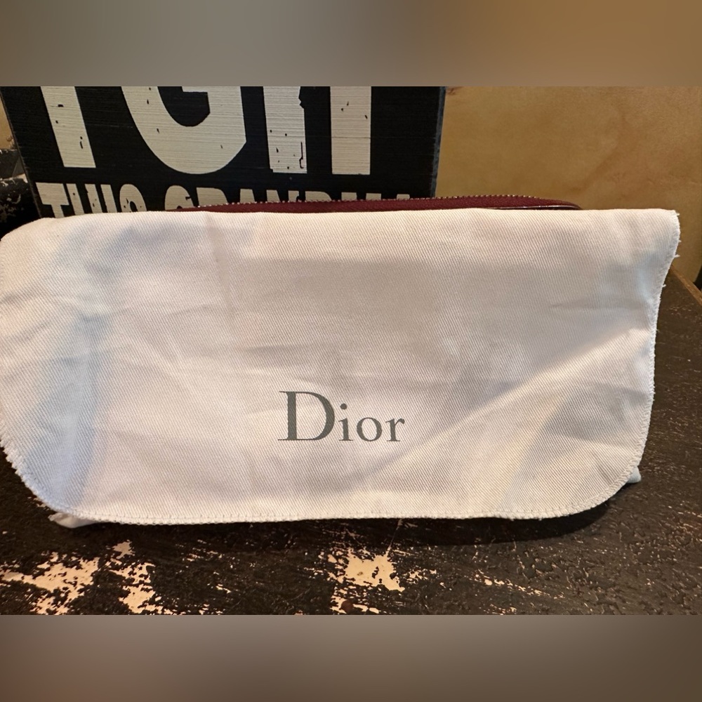 Beautiful Dior Patent Leather Bicolor Wallet - Picture 13 of 16